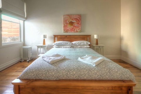 Youngs Cottage - Accommodation Newcastle 3