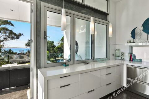 The Accommodation Group â€“ Glasshouse On Bentley Bridport - Yamba Accommodation 6