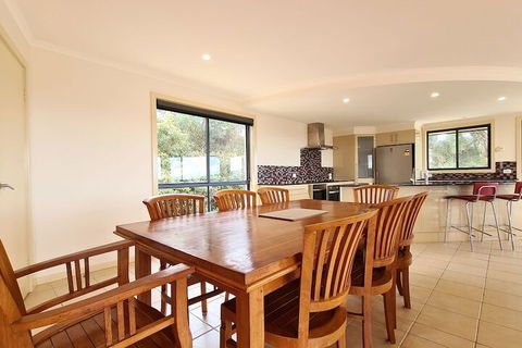 A Vista, Townhouse 1 - Accommodation Newcastle 3