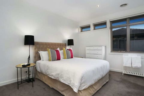 Kew Luxurious Townhouse - Accommodation Newcastle 5