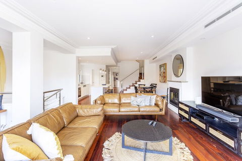 Cottesloe Aqua Retreat - Executive Escapes - Accommodation Find 0
