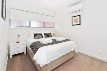 Mitford St. Elwood Lifestyle - Holiday Melbourne 5