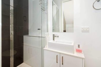 Mitford St. Elwood Lifestyle - Holiday Melbourne 1