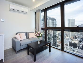 Elegant High Rise Apartment With An Unforgettable View - Holiday Melbourne 0