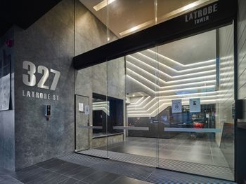 Elegant High Rise Apartment With An Unforgettable View - Holiday Melbourne 3