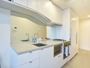 Elegant High Rise Apartment With An Unforgettable View - Holiday Melbourne 5