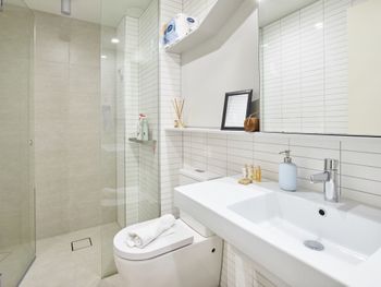 Elegant High Rise Apartment With An Unforgettable View - Holiday Melbourne 2