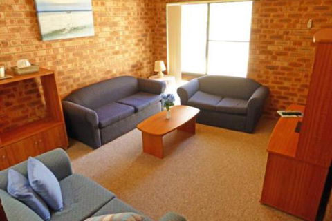 Dolphins Delight At Culburra Beach - Kingaroy Accommodation 6