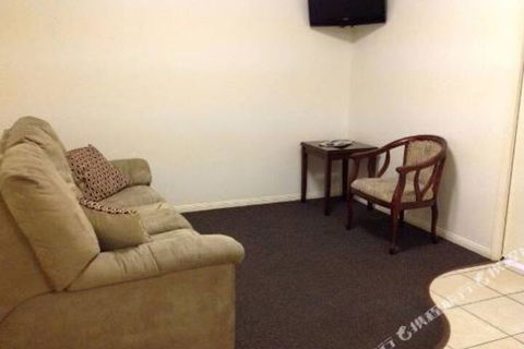 Motel Myall - Kawana Tourism 7
