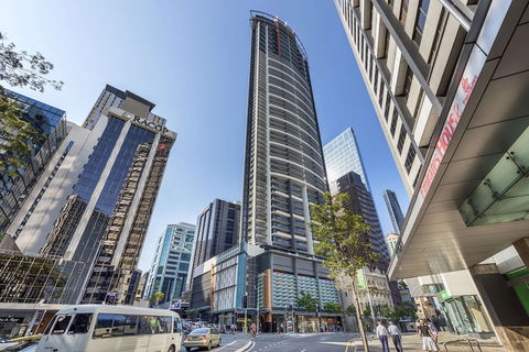 Oaks Aurora Tower - Whitsundays Tourism 3
