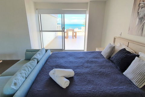 Surfers Chalet - Accommodation Newcastle 7