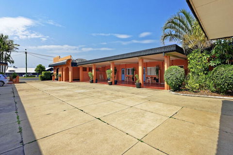 Riviera Motel Bundaberg - Yamba Accommodation 1
