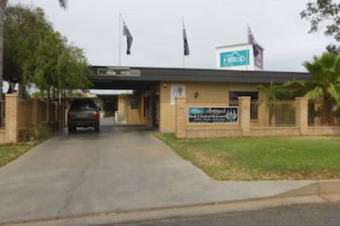 Hilltop Motel - Accommodation Main Beach 0