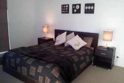 Maison De Chocolate - Accommodation Main Beach 7