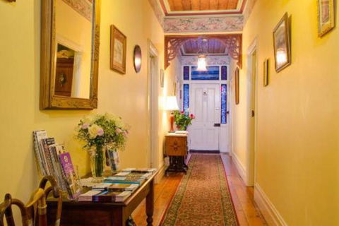 Barnsley House Bed & Breakfast - Holiday Melbourne 0