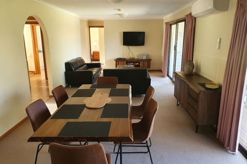 Annies Holiday Units - Holiday Melbourne 1