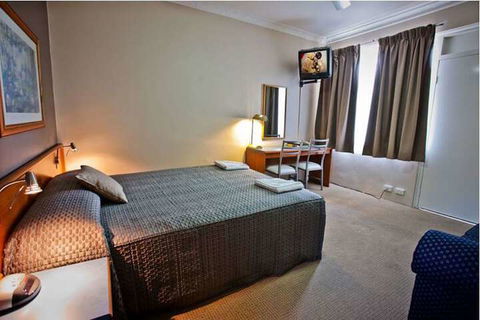 Abbotsleigh Motor Inn - Whitsundays Tourism 4