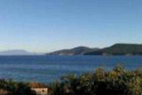 Larus Waterfront Cottage - Accommodation Newcastle 0