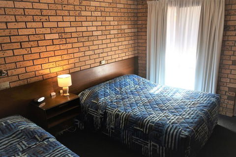 Newell Motor Inn - Narrandera - Lightning Ridge Tourism 7