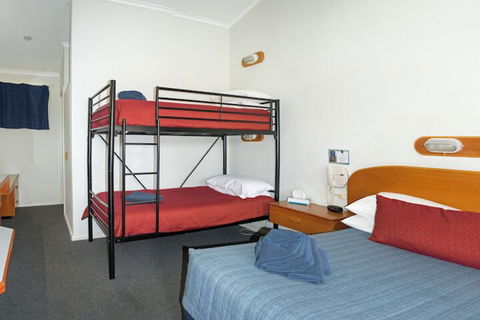 Rest Point Motor Inn - Lightning Ridge Tourism 5