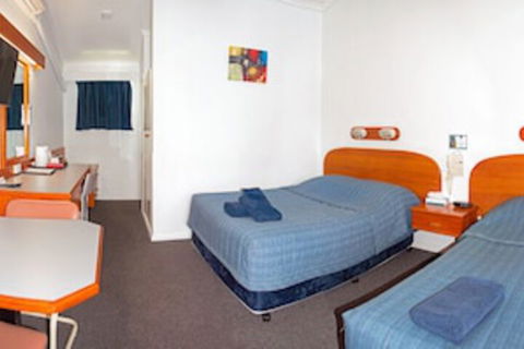 Rest Point Motor Inn - Lightning Ridge Tourism 0