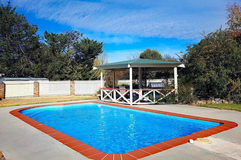 Rest Point Motor Inn - Lightning Ridge Tourism 1
