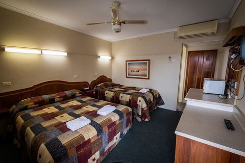 Ardeanal Motel West Wyalong - Accommodation Newcastle 5