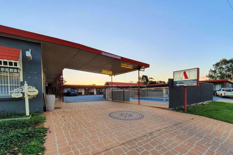 Ardeanal Motel West Wyalong - Accommodation Newcastle 1