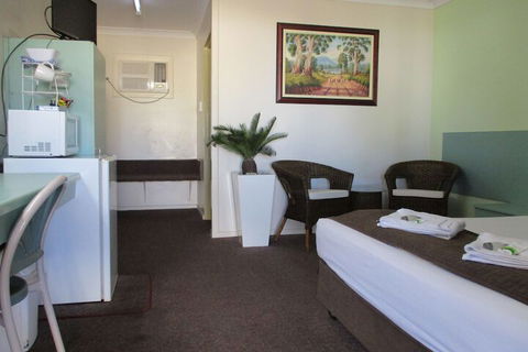 Longreach Motel - Accommodation Asia 7