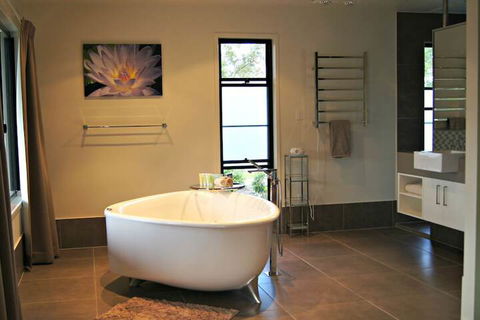 Melawondi Spring Retreat - Accommodation Newcastle 7