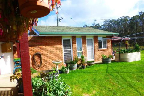 Quamby Pines Chalet - Accommodation Directory 3