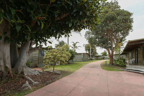 Lazy Acre Log Cabins - Northern Rivers Accommodation 4