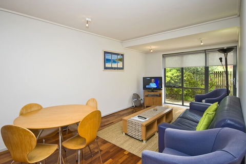 Grand Pacific Hotel - Whitsundays Tourism 2