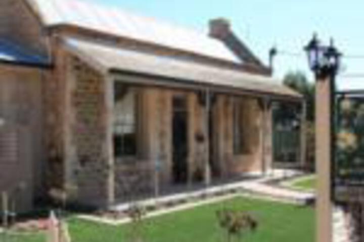 Amelia S Bed & Breakfast - thumb 0