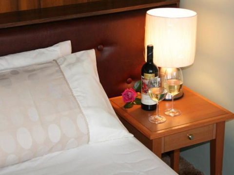 Captains Lodge International & VIP Restaurant - Victoria Tourism 4