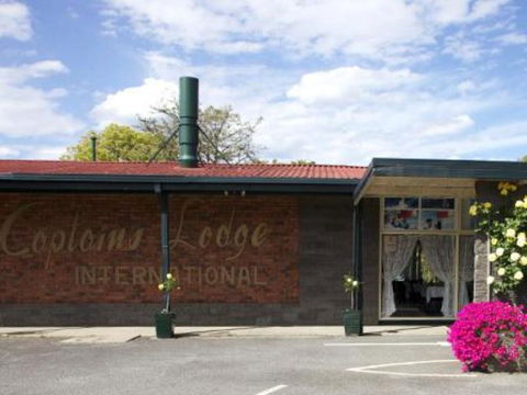 Captains Lodge International & VIP Restaurant - Victoria Tourism 2