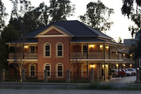 Carlyle Suites & Apartments - Lightning Ridge Tourism 0