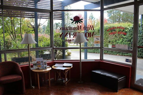 High Mountains Motor Inn - Whitsundays Tourism 3