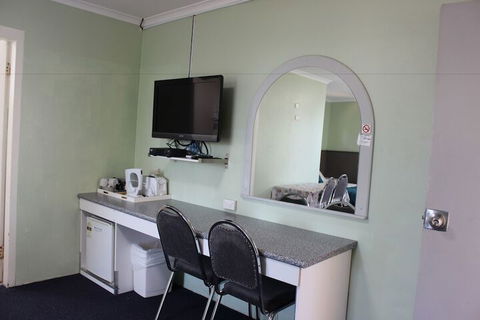High Mountains Motor Inn - Whitsundays Tourism 4