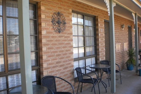 Arcadia Motor Inn - Lightning Ridge Tourism 2