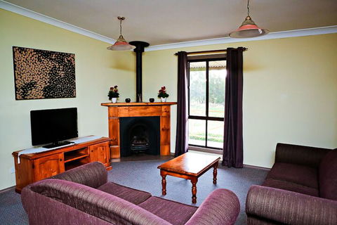 Twin Trees Country Cottages - Broome Tourism 5