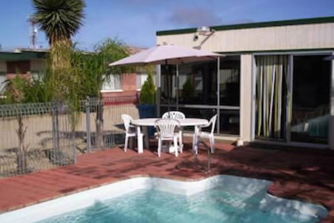 Corowa Motor Inn - Lightning Ridge Tourism 7