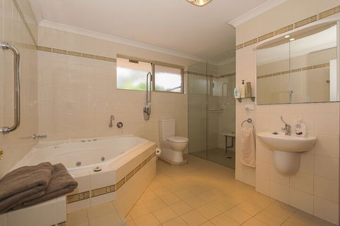 The Good Life B & B - Wagga Wagga Accommodation 5