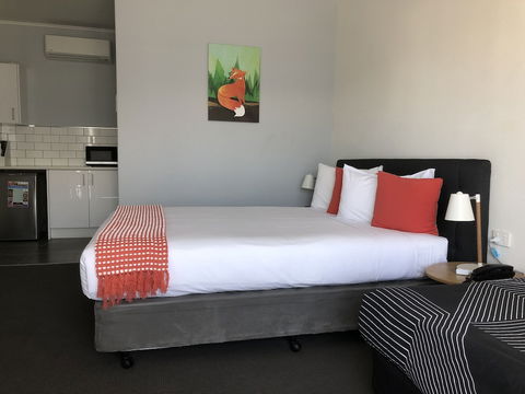 Commodore Motor Inn Albury - Tourism Listing 4