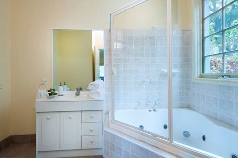 Arnica Views - Wagga Wagga Accommodation 6