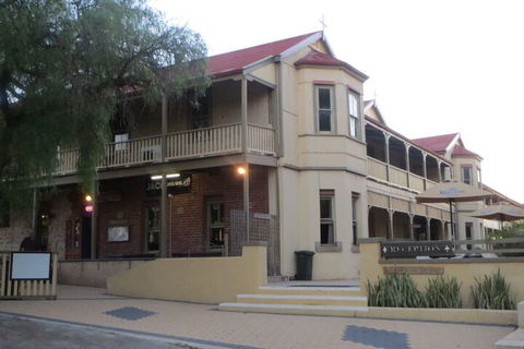 Priory Resort Hotel - Whitsundays Tourism 3