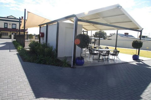 Red Earth Motel - Hervey Bay Accommodation 2