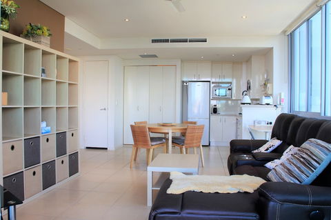 Brighton On Broadwater Shores - Mackay Tourism 1
