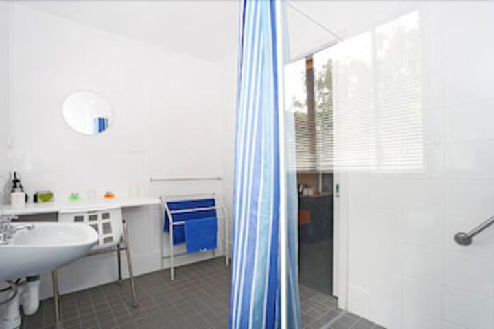 Jacaranda Guest House - thumb 1