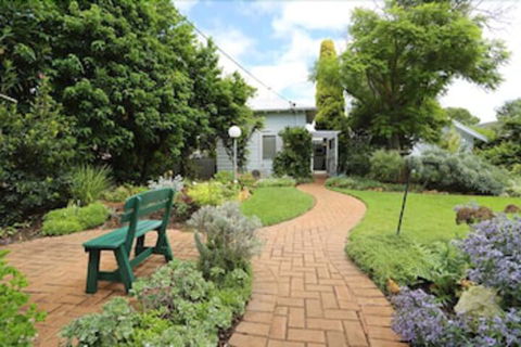 Jacaranda Guest House - Holiday Sydney 0